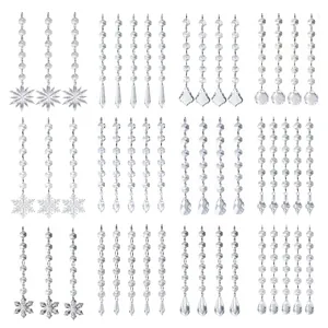 Variedad de tiras de cuentas de cristal acrílico con diversos colgantes decorativos