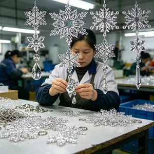 Handgefertigte Acrylkristall-Schneeflocken-Anhänger für Weihnachtsbaum und Dekoration