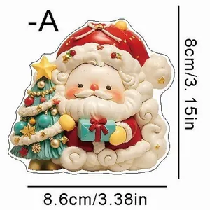 Vista dettagliata del simpatico portachiavi di Babbo Natale da 8,6 cm di larghezza