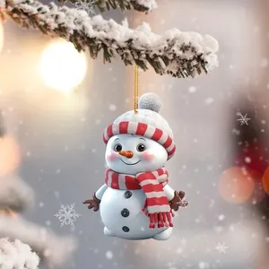 Primer plano de un lindo adorno de muñeco de nieve 3D con gorro y bufanda a rayas