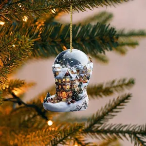 Detalle de adorno navideño de acrílico con diseño de escena de castillo de invierno