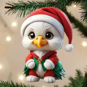 Detailaufnahme eines niedlichen Weihnachts-Adler-Ornaments mit einer festlichen Weihnachtsmütze