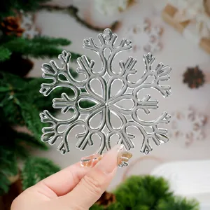 Pendentif flocon de neige en acrylique transparent pour sapin et décoration de Noël.