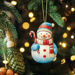Festlicher Schneemann Acryl Anhänger elegant an einem beleuchteten Weihnachtsbaum hängend