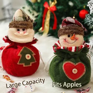 Due sacchetti regalo di Natale festosi con Babbo Natale e pupazzo di neve per dolci