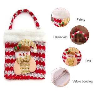 Feestelijke kerstcadeautas met sneeuwpop, pluche rand en handige klittenbandsluiting details
