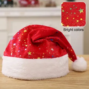 Cappello di Babbo Natale rosso con stelle dorate colorate e spesso bordo in peluche bianco