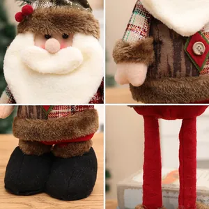 Poupée en peluche Père Noël faite main avec bonnet tricoté et barbe pour décor de fête
