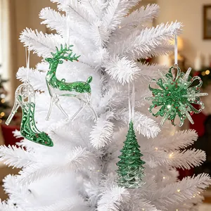 Set de adornos navideños verdes con purpurina con renos y copos de nieve en árbol