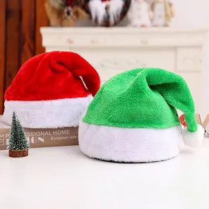 Set di cappelli di Natale in peluche rossi e verdi con bordo in pelliccia bianca