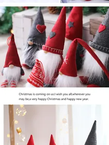 Primo piano di gnomi di Natale fatti a mano con cappelli in feltro rosso e barba morbida