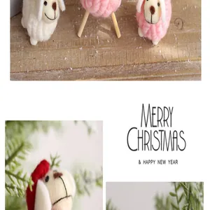 Detail van handgemaakte vilten schapen voor een sfeervolle kersttafeldecoratie