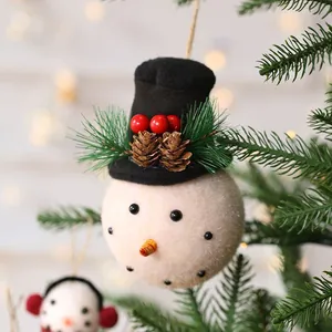 Simpatica decorazione natalizia a forma di pupazzo di neve con cappello a cilindro nero