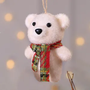 Orsetto di Natale in peluche con sciarpa festiva, decorazione appesa festiva