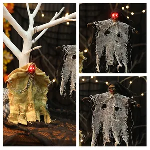 Décoration d'Halloween squelette suspendu avec yeux lumineux rouges et chaînes en métal