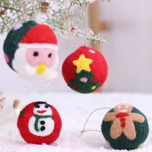 Décorations de Noël en Feutre de Laine Fait Main Père Noël Bonhomme de Neige Bonhomme de Pain d'Épices Arbre Gland Suspendu