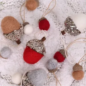 Ornements de Noël en gland de feutre de laine faits main avec calottes à paillettes
