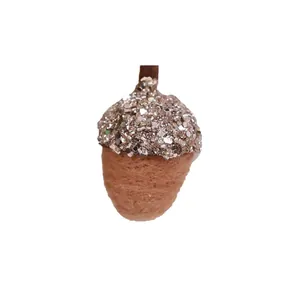 Ornement de Noël gland en feutre avec une calotte scintillante pour décor de fête