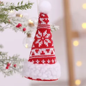 Mini gestrickte Weihnachtsmütze Ornament mit Schneeflockenmuster für Baumschmuck