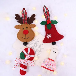 Set von vier kreativen handgefertigten Filz-Weihnachtsbaumanhängern inklusive Rentier und Lama