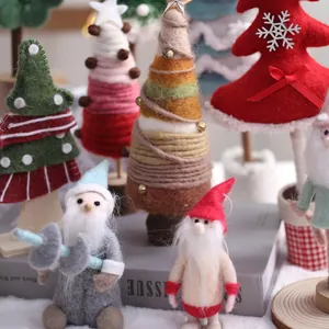 Albero di Natale in feltro di lana fatto a mano e figurine di Babbo Natale decor