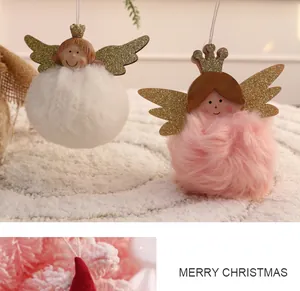 Detailansicht von rosa und weißen Plüsch-Engeln für den Weihnachtsbaum mit Glitzer
