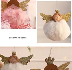 Detailansicht eines Plüsch-Weihnachtsengel-Puppenanhängers mit glitzernden Flügeln