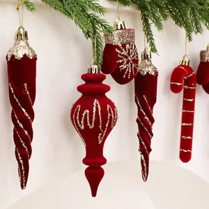 Set weinroter Weihnachtsanhänger aus Samt mit Goldglitzer für die Festtagsdekoration
