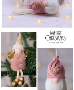 Detailansicht der niedlichen rosa Plüsch-Weihnachtsengel- und Zwergenpuppen mit Goldakzenten