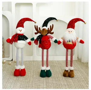 Set di tre bambole di peluche natalizie: pupazzo di neve, renna e Babbo Natale