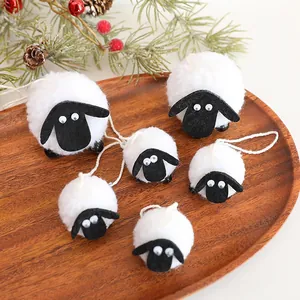 Handgemaakte witte wollen vilt schaap ornamenten voor Pasen en Kerst vakantie decoratie