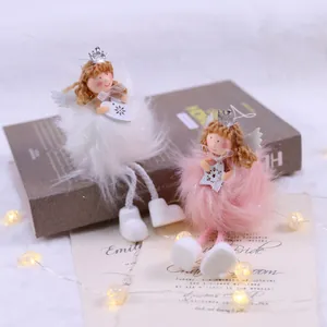 Zwei süße Plüsch-Engel-Anhänger für den Weihnachtsbaum und die Tischdekoration