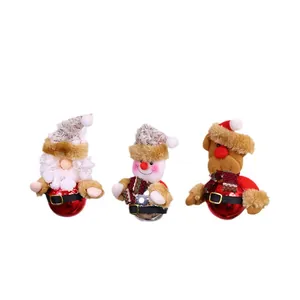 Set van pluche kerstversieringen met kerstman, sneeuwpop en rendier