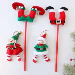 Set pluche kerstornamenten met elfenpoppen en kerstmanbenen voor kerstboomdecoratie.