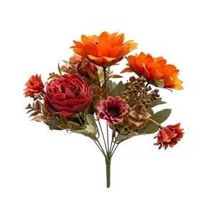 Bouquet di fiori artificiali con girasoli arancioni e peonie rosse per l'autunno