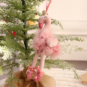 Niedliches rosa Plüsch-Flamingo-Weihnachtsbaumanhänger mit Federn und kleiner Goldkrone