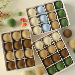 Coffret de boules de Noël floquées aux tons naturels pour décoration de sapin festive
