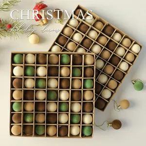 Lot de boules de Noël floquées aux tons terreux pour une décoration de sapin festive