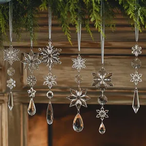 Transparante acryl sneeuwvlok en ijspegel ornamenten voor kerstversiering aan takken