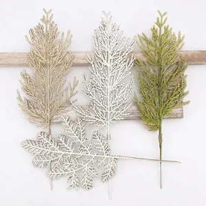 Agujas de pino y hojas de ciprés artificiales para decoraciones de Navidad DIY festivas.