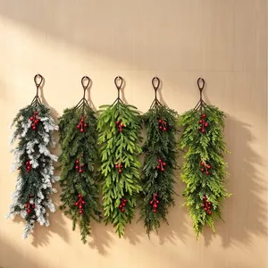 Décoration de Noël Artificielle en Pin de Norfolk Avec Baies Rouges Guirlande de Cèdre pour Cheminée Table Décoration d'Hiver