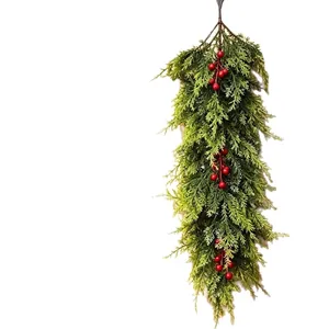 Guirlande de pin de Norfolk artificiel avec baies rouges pour décoration de Noël murale