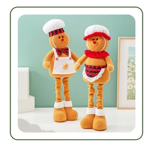 Detailopname van uitschuifbare peperkoekman knuffels met koksmutsen en geruite schorten