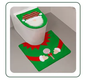 Set di copriwater natalizi verdi con babbo natale e elfo sul pavimento del bagno