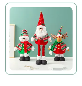 Trio de poupées de Noël festives comprenant le Père Noël, un bonhomme de neige et un renne.