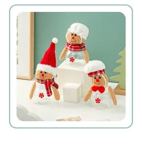Set mit drei Mini Lebkuchenmann Bonbongläsern mit festlichen Strickmützen zu Weihnachten
