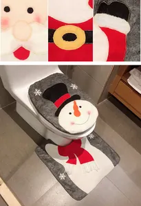 Dettaglio del set copriwater e tappeto con pupazzo di neve di Natale per decoro del bagno.