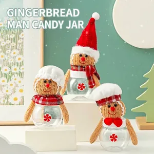 Drei Mini-Lebkuchenmann-Zuckerdosen mit festlichen Strickmützen und Schal-Dekorationen