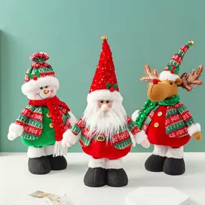 Lot de trois peluches de Noël festives comprenant le Père Noël, un bonhomme de neige et un renne