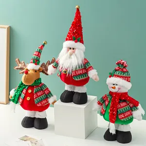 Lot de trois peluches de Noël festives comprenant le Père Noël, un bonhomme de neige et un renne